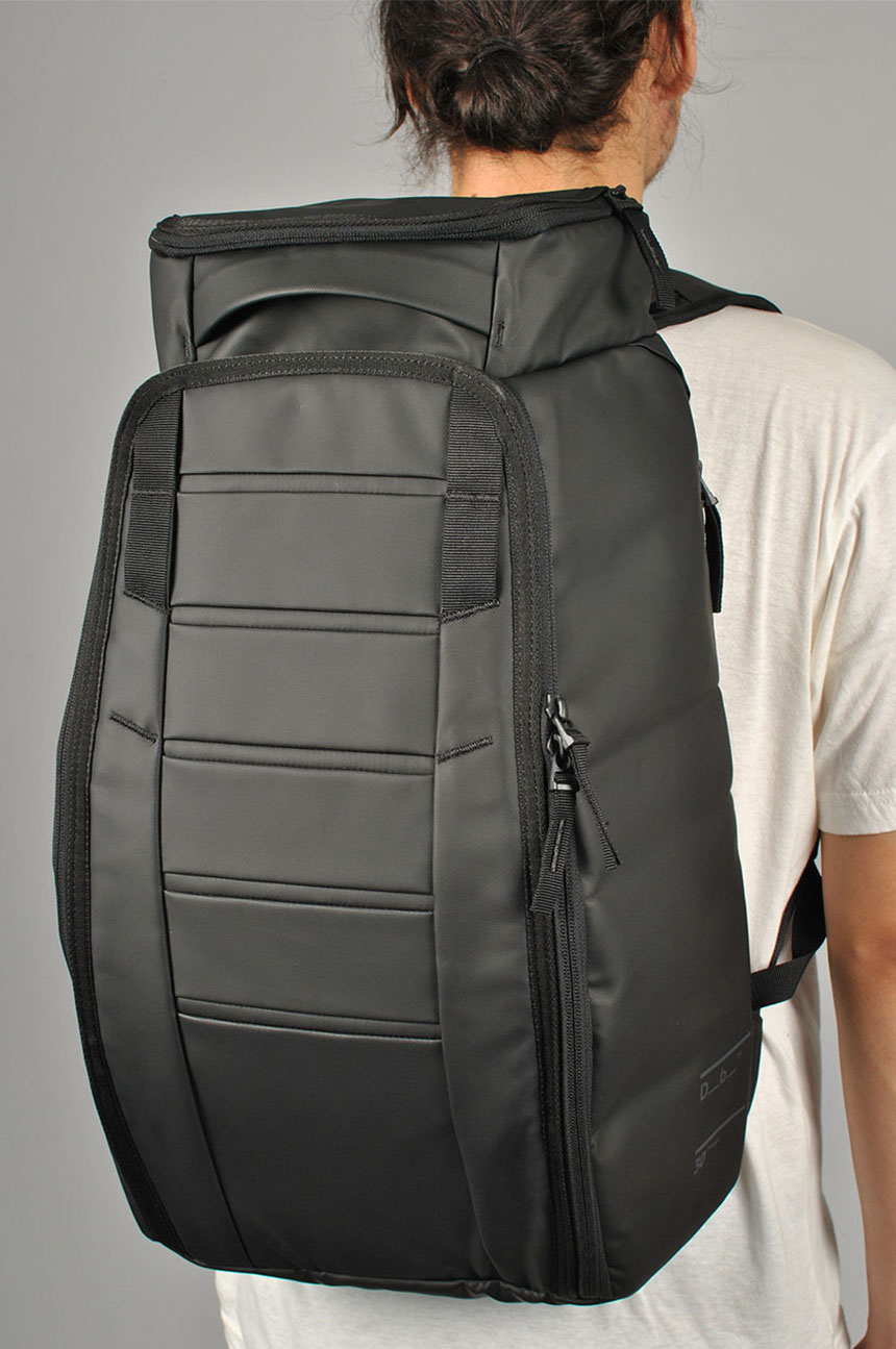 Db Hugger 30l 1st Gen Hugger Backpack 30L 30 L Black-Out