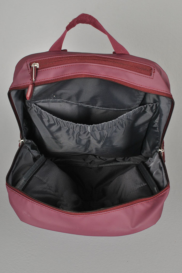 The Världsvan Backpack 17L, Raspberry